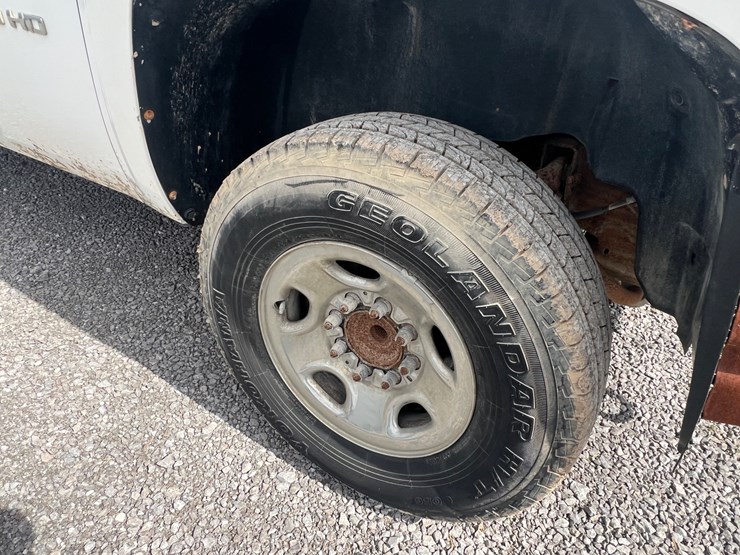 2009-chevrolet-2500-image-18