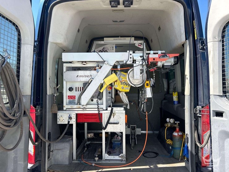 2015-ford-transit-image-33