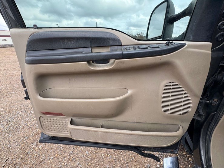 2005-ford-f350-image-15