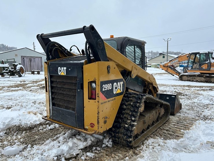 2015-caterpillar-299d-image-4