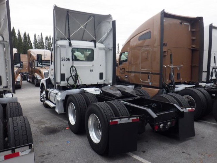 2024-kenworth-t680-image-11