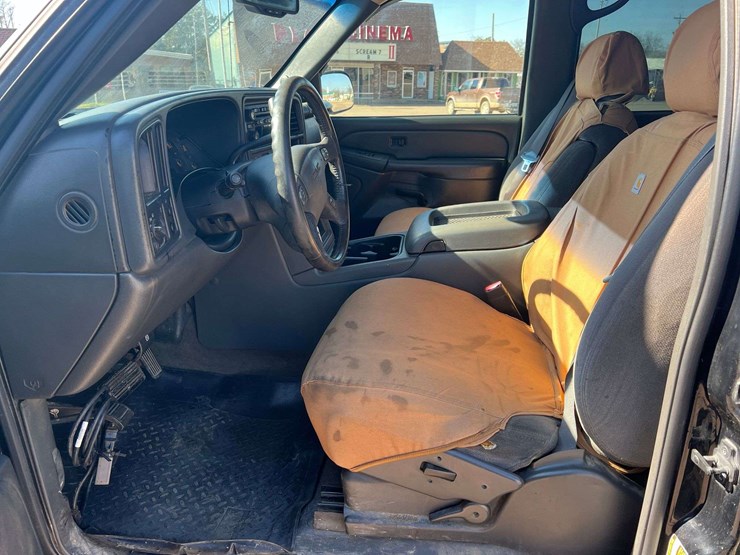 2004-gmc-2500-image-10