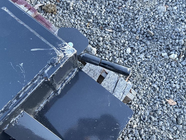 #115415-•-skidsteer-mt-3pt-hitches-image-4