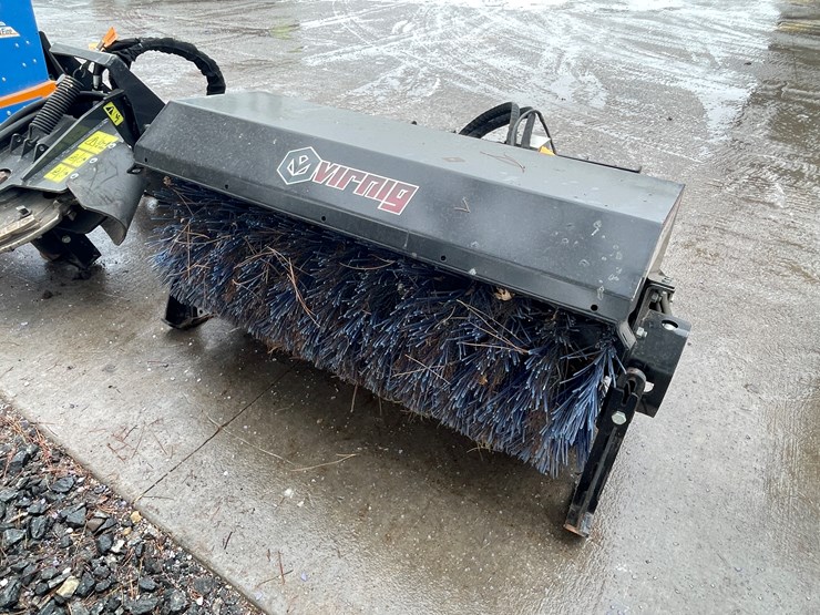 #4903-•-virnig-48"-mini-skid-steer-mount-hydraulic-broom-image-4
