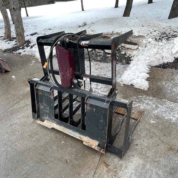 #4913 • Virnig Mini Skid Steer Mount 48" Grapple Bucket