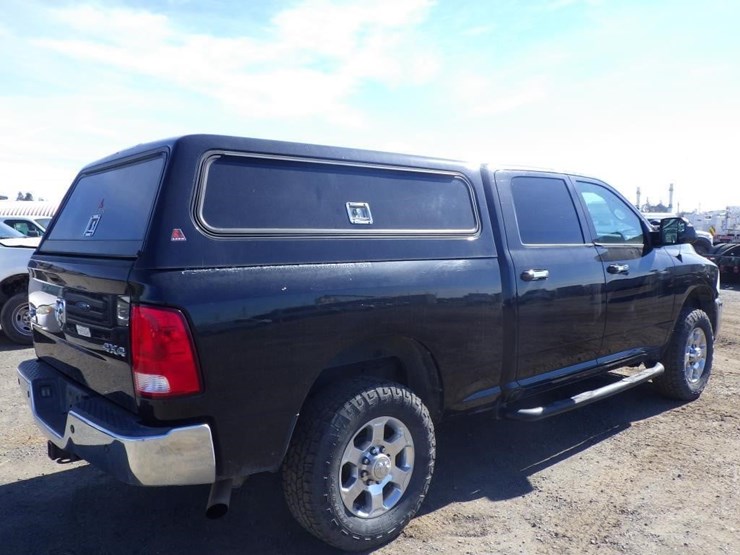 2016-dodge-3500-image-3