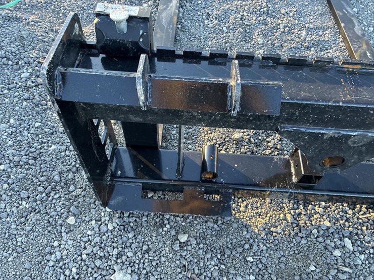 #115443-•-60"-skidsteer-mt-pallet-forks-image-6