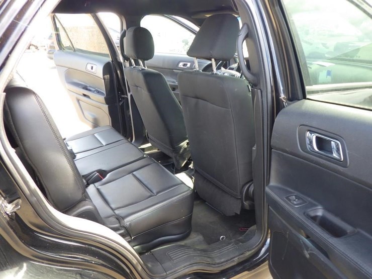 2016-ford-explorer-image-8