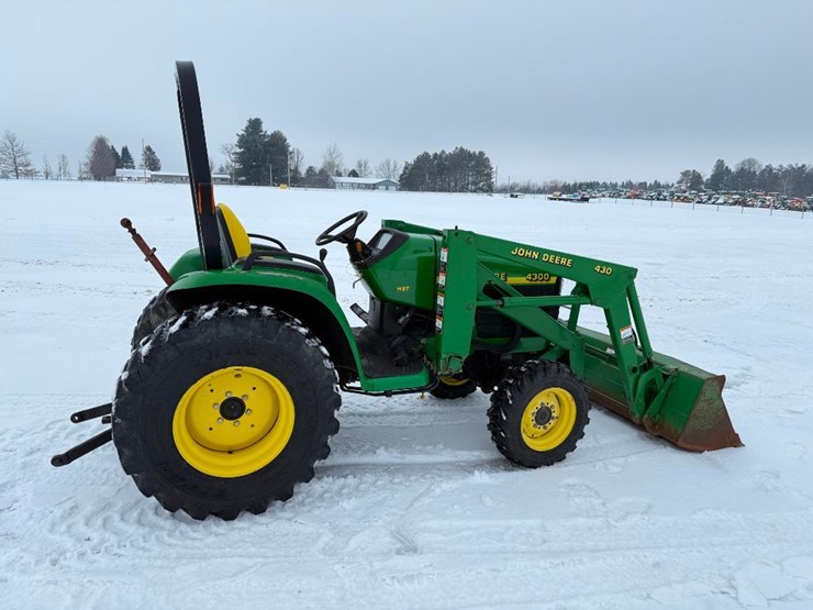 john-deere-4300-image-4