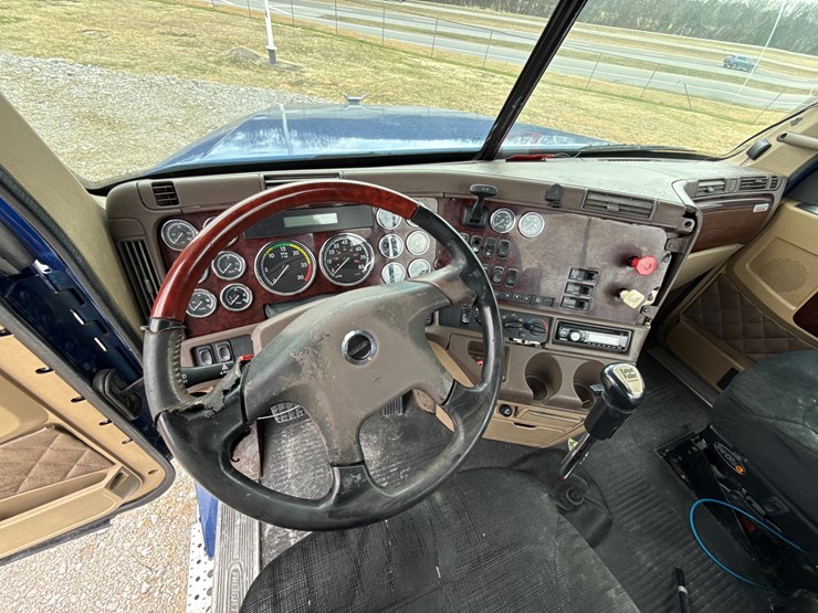 #30930-•-2012-freightliner-coronado-tandem-axle-truck-tract-image-26