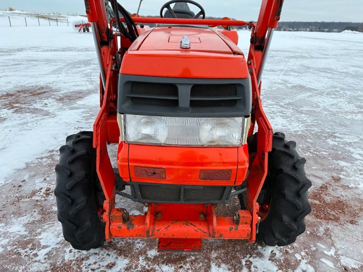 kubota-la480-image-25