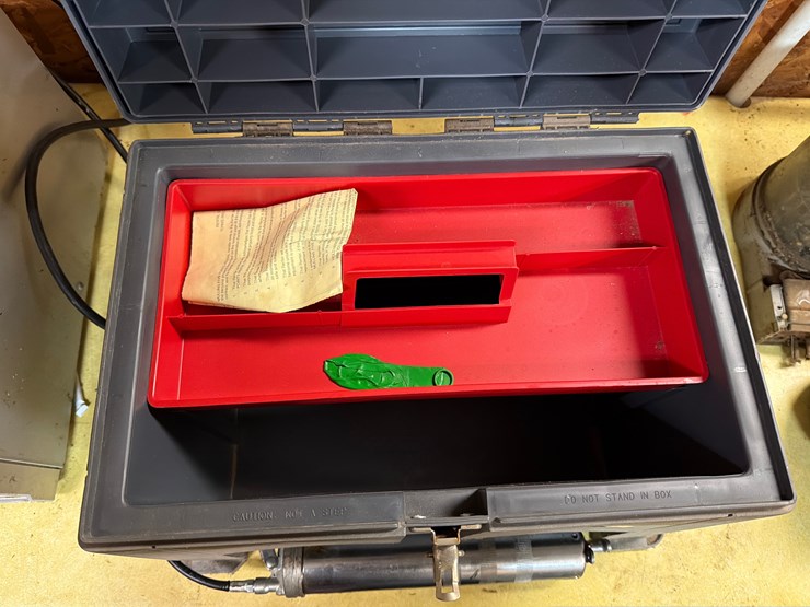 #21-•-stool-with-storage-and-2-grease-guns-image-3