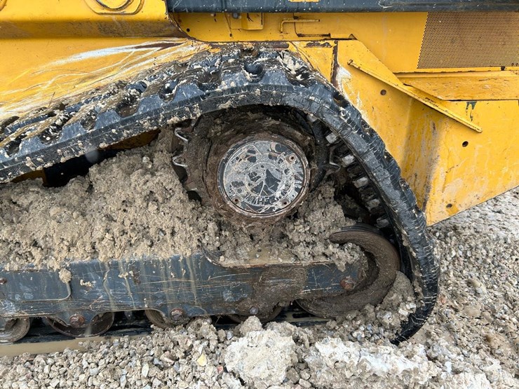 2021-deere-331g-image-18