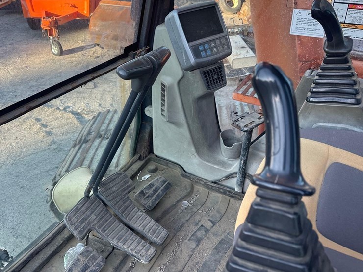 2013-doosan-dx225-lc-image-12