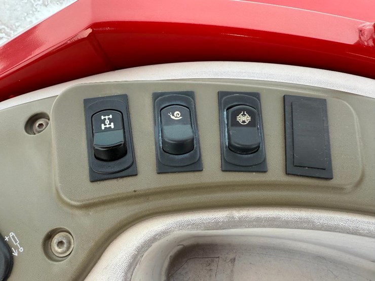 case-ih-farmall-140a-image-51