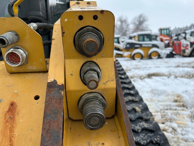 2015-caterpillar-299d-image-11