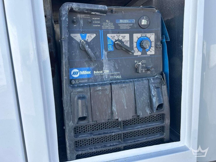 2017-freightliner-m2-106-image-29