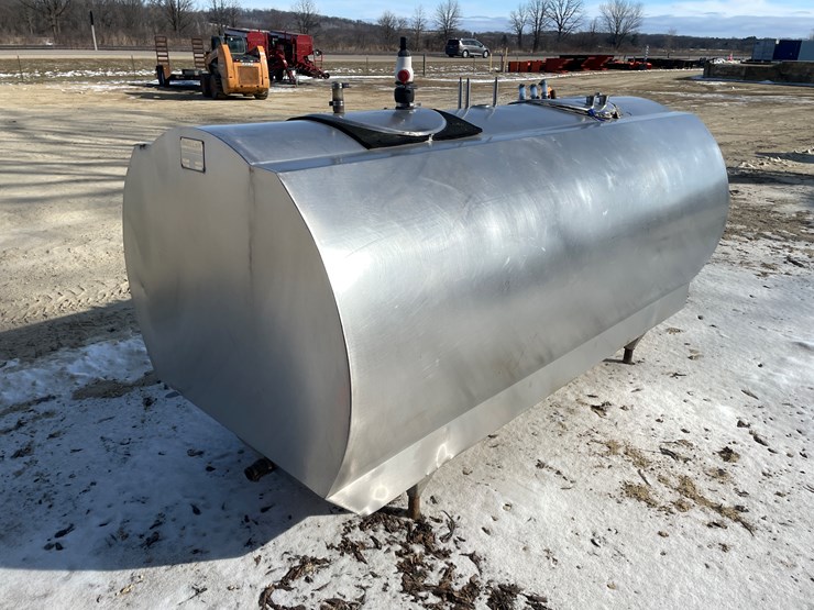 #305-•-600-gallon-mueller-stainless-steel-bulk-tank-image-5