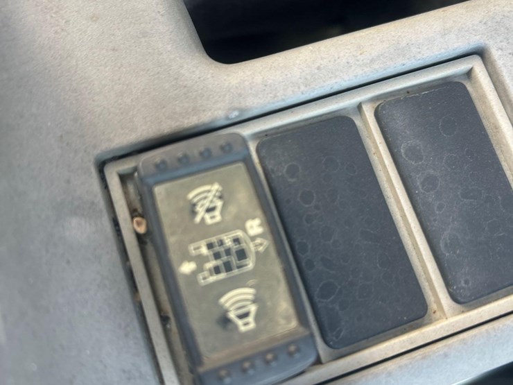 deere-240d-lc-image-12