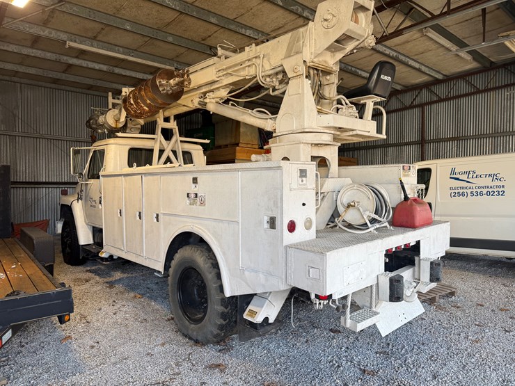 #5-•-1983-international-1724;-1734;-1754-digger-truck-image-2