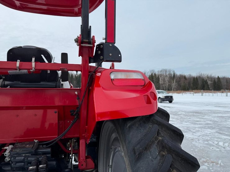 case-ih-farmall-140a-image-26