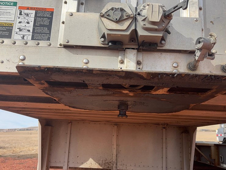 2018-wilson-livestock-trailer-image-33