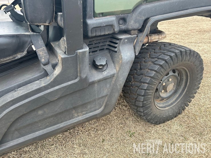 2022-john-deere-gator-image-15