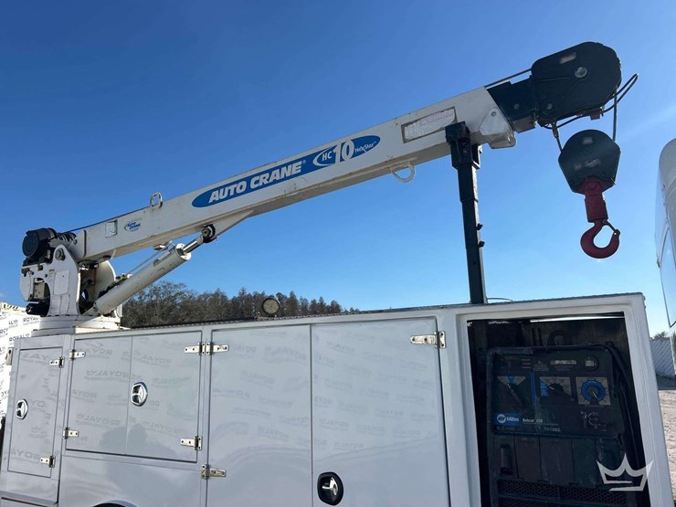 2017-freightliner-m2-106-image-30