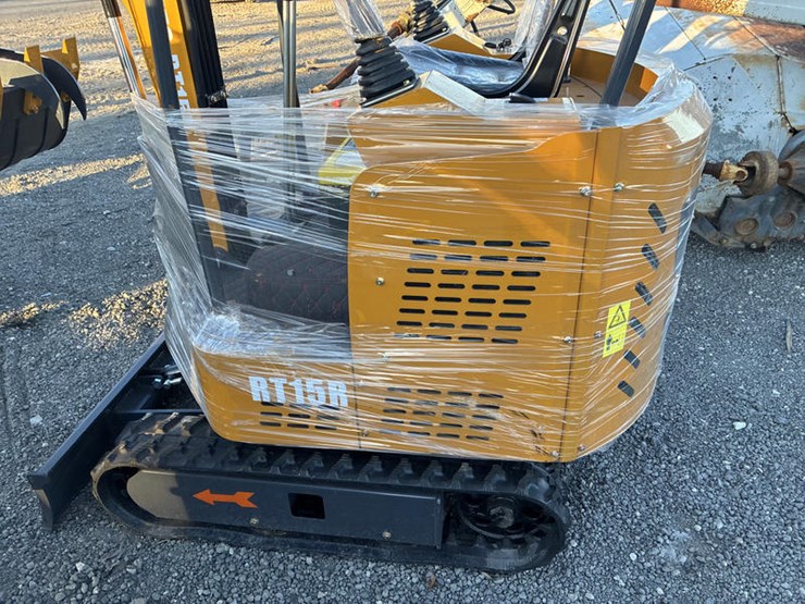 #115382-•-rt-15r-mini-excavator-image-3