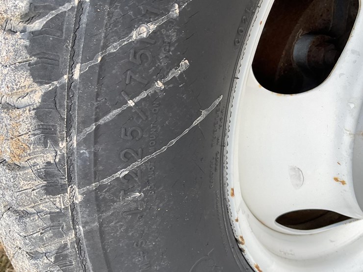 2006-gmc-3500-image-19