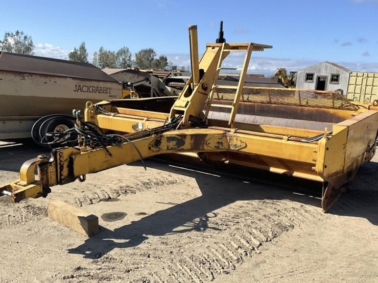 reynolds-15.5r-15-yd-carry-all-eject-scraper-image-1