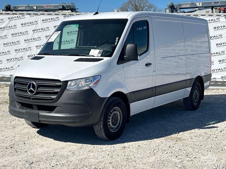 2022-mercedes-benz-sprinter-1500-image-1