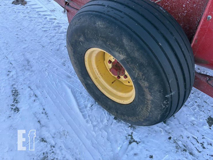 new-holland-fp240-image-12