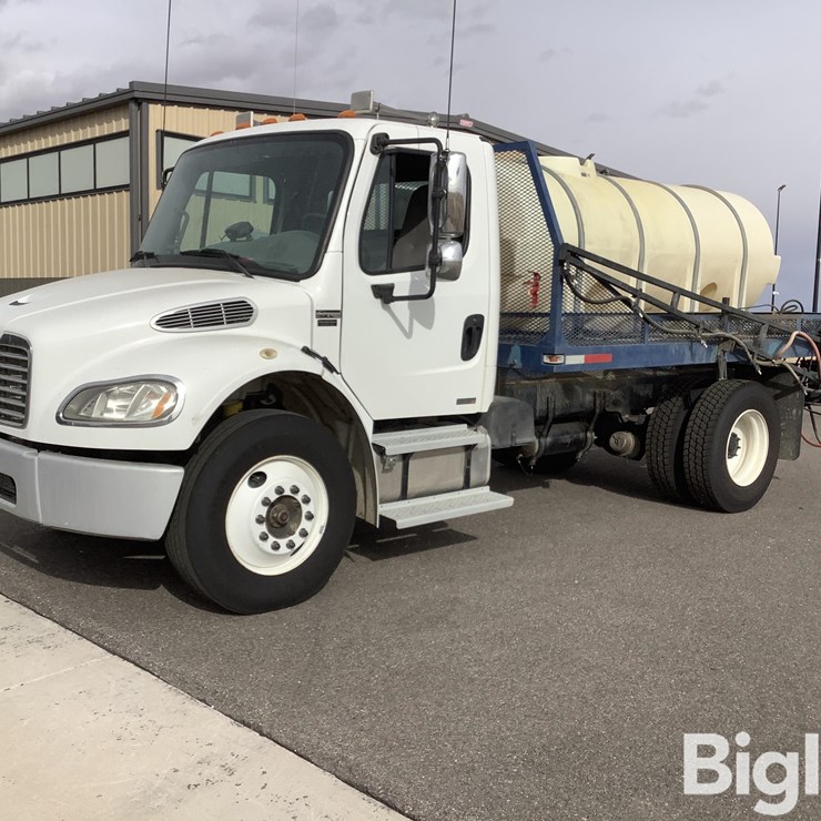 2003 FREIGHTLINER M2 106