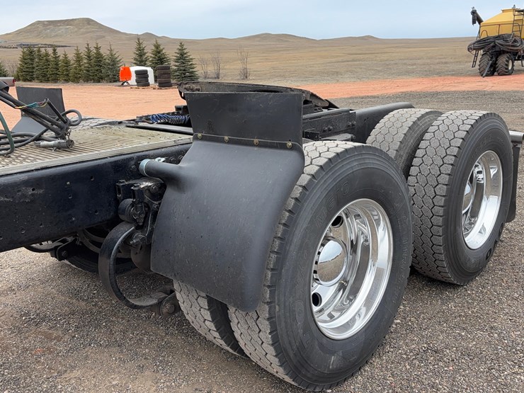 2004-kenworth-w900l-image-17