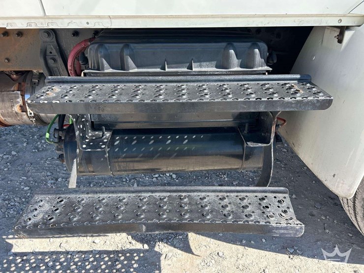 2018-international-durastar-4300-image-31