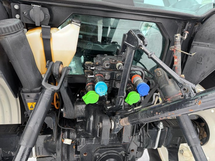 new-holland-tn75d-image-28