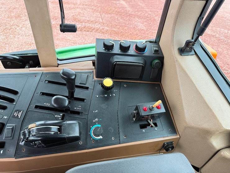 john-deere-6400-image-45