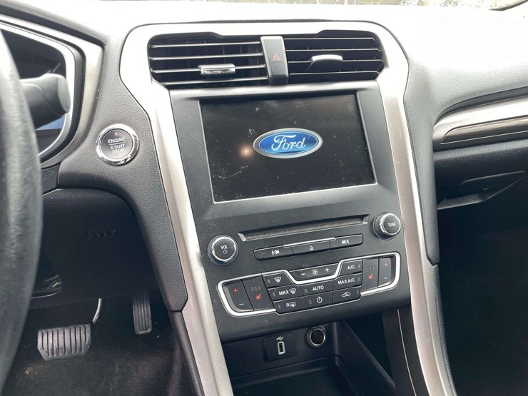 2018-ford-fusion-4-door-sedan-(166,897-miles)-image-13