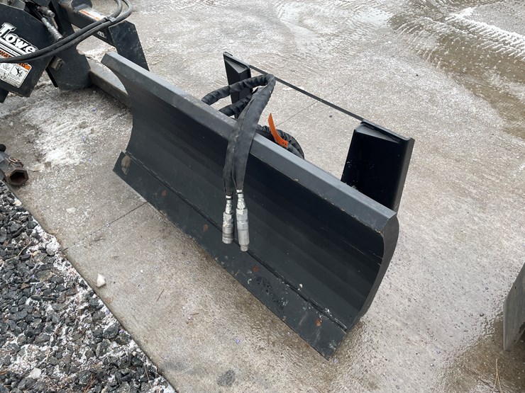 #4905-•-vrskine-mini-skid-steer-mount-48"-hydraulic-snow-plow-image-1