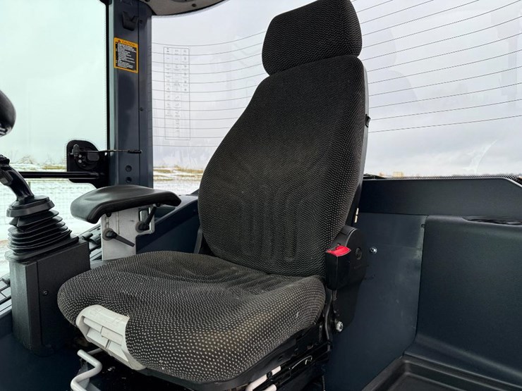 2019-deere-244l-image-55