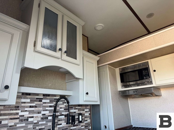 2018-keystone-sprinter-5th-wheel-trailer-image-41