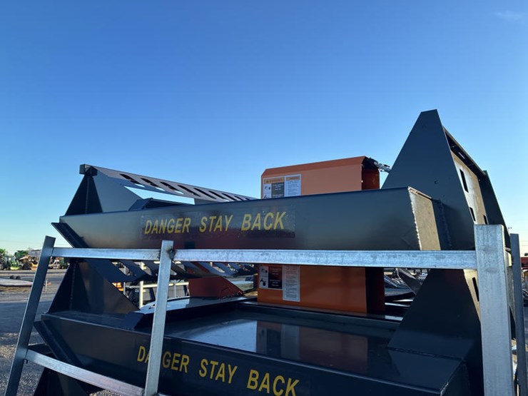 #115401-•-skidsteer-mt-72"-brush-cutter-image-1