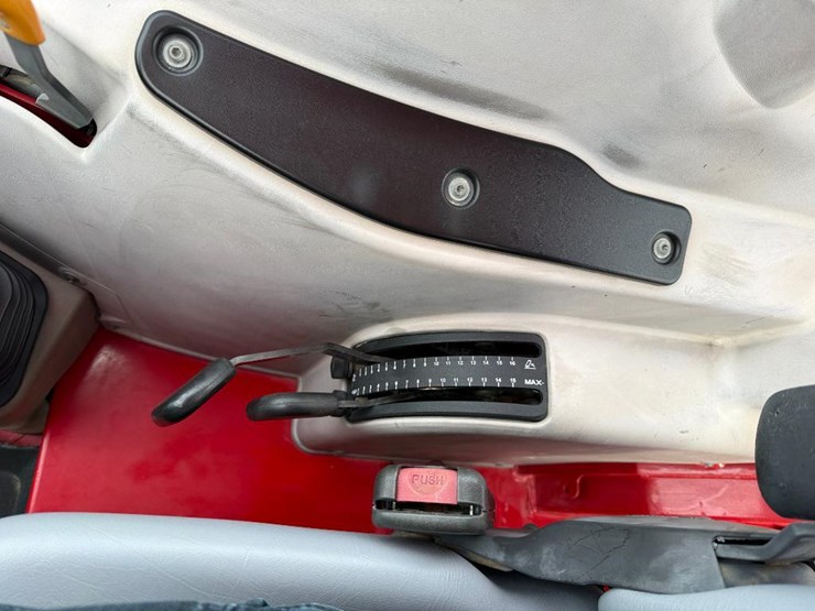 case-ih-farmall-140a-image-52