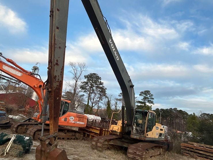 2013-volvo-ec300d-lr-image-1