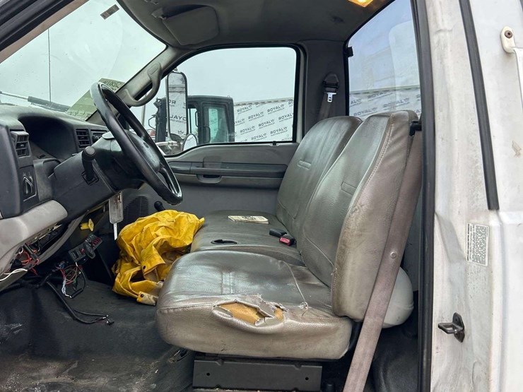 2001-ford-f650-image-13