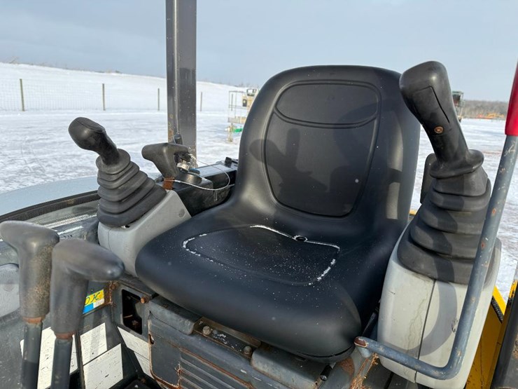 new-holland-e27sr-image-43