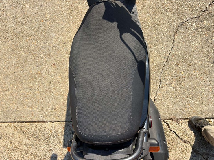 2009-yamaha-zuma-125-gas-moped-(2,532-miles)-image-10