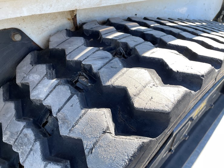 2022-bobcat-t450-image-34