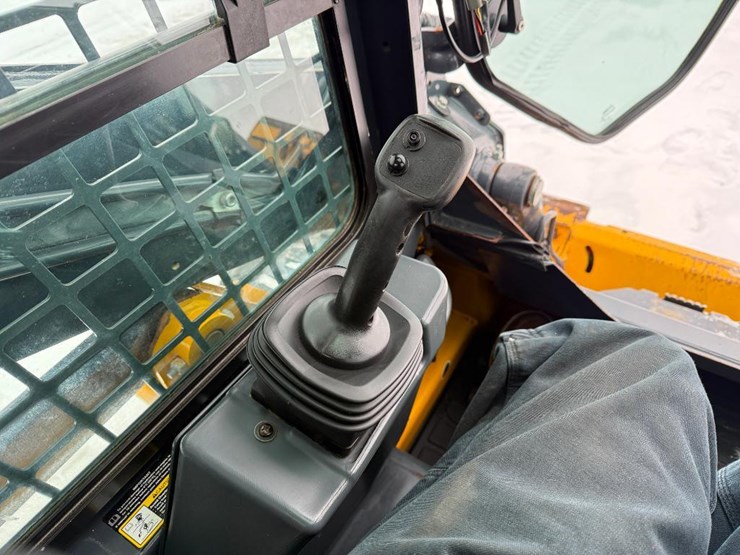 2018-deere-318g-image-30